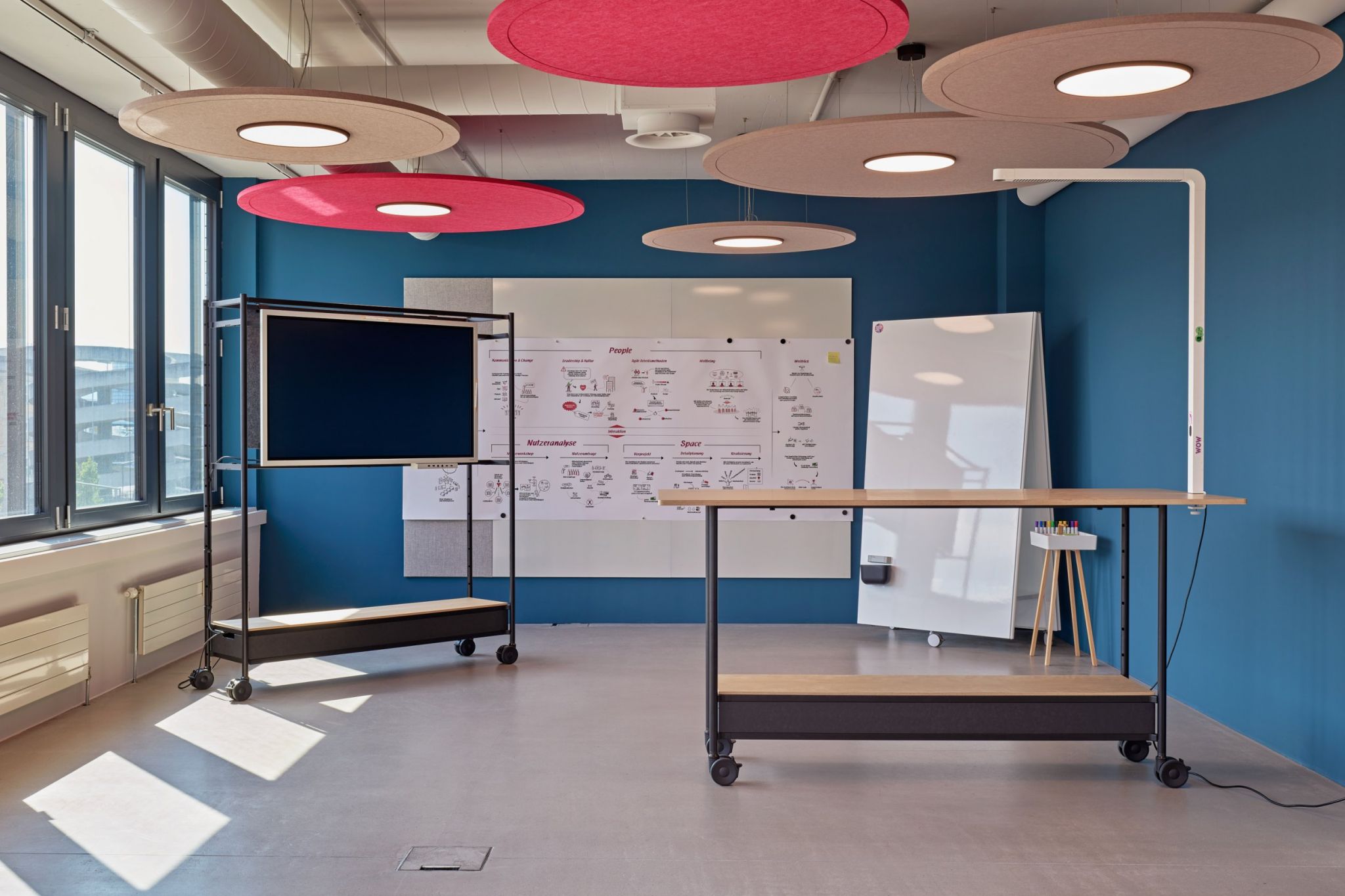 Visplay's B&uuml;ro Einrichtungssystem FOS ausgestellt im Hauptsitz von berry. in Z&uuml;rich.
