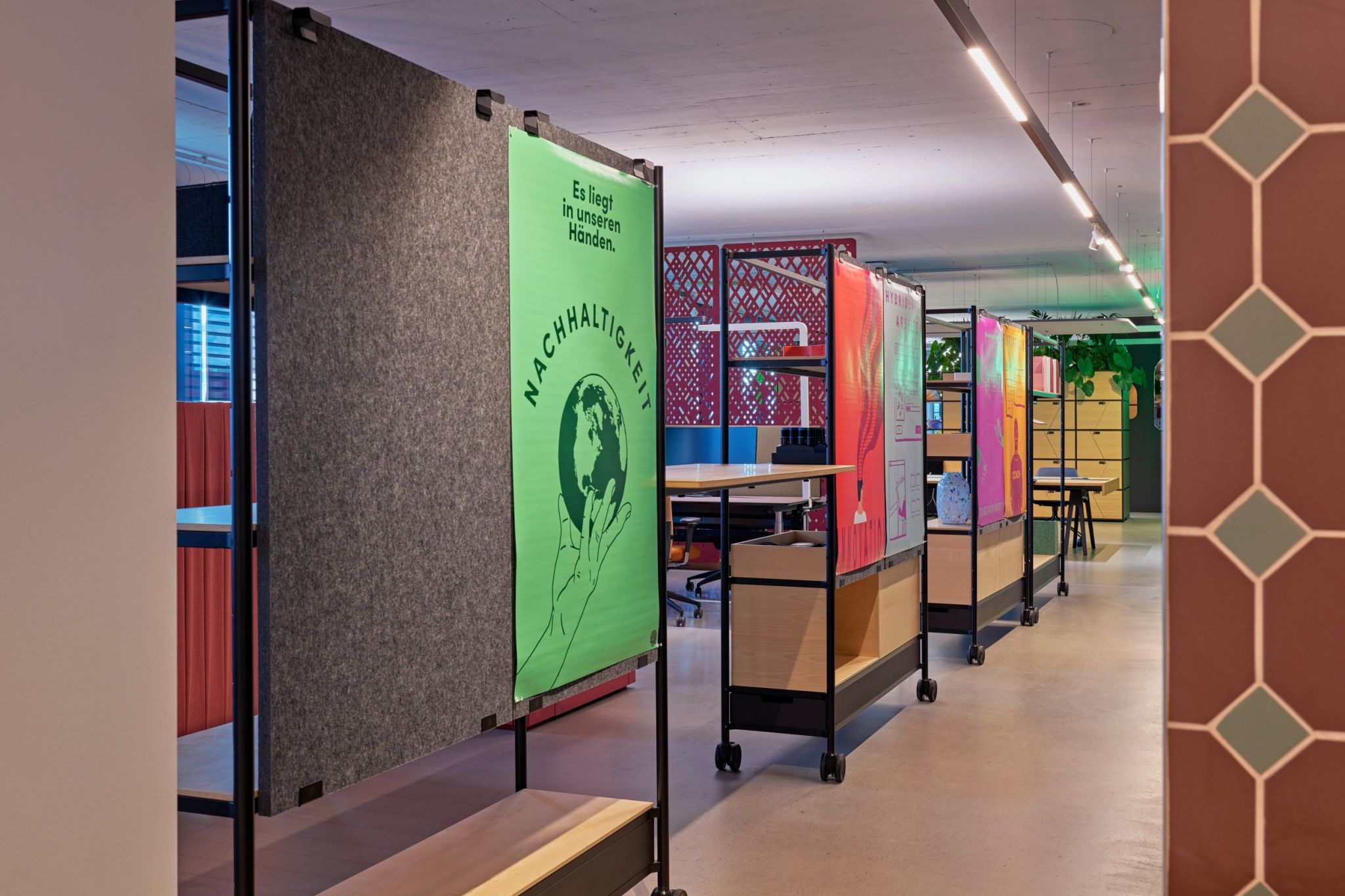 Visplay's mobiles Office System im B&uuml;ro von berry in Z&uuml;rich.