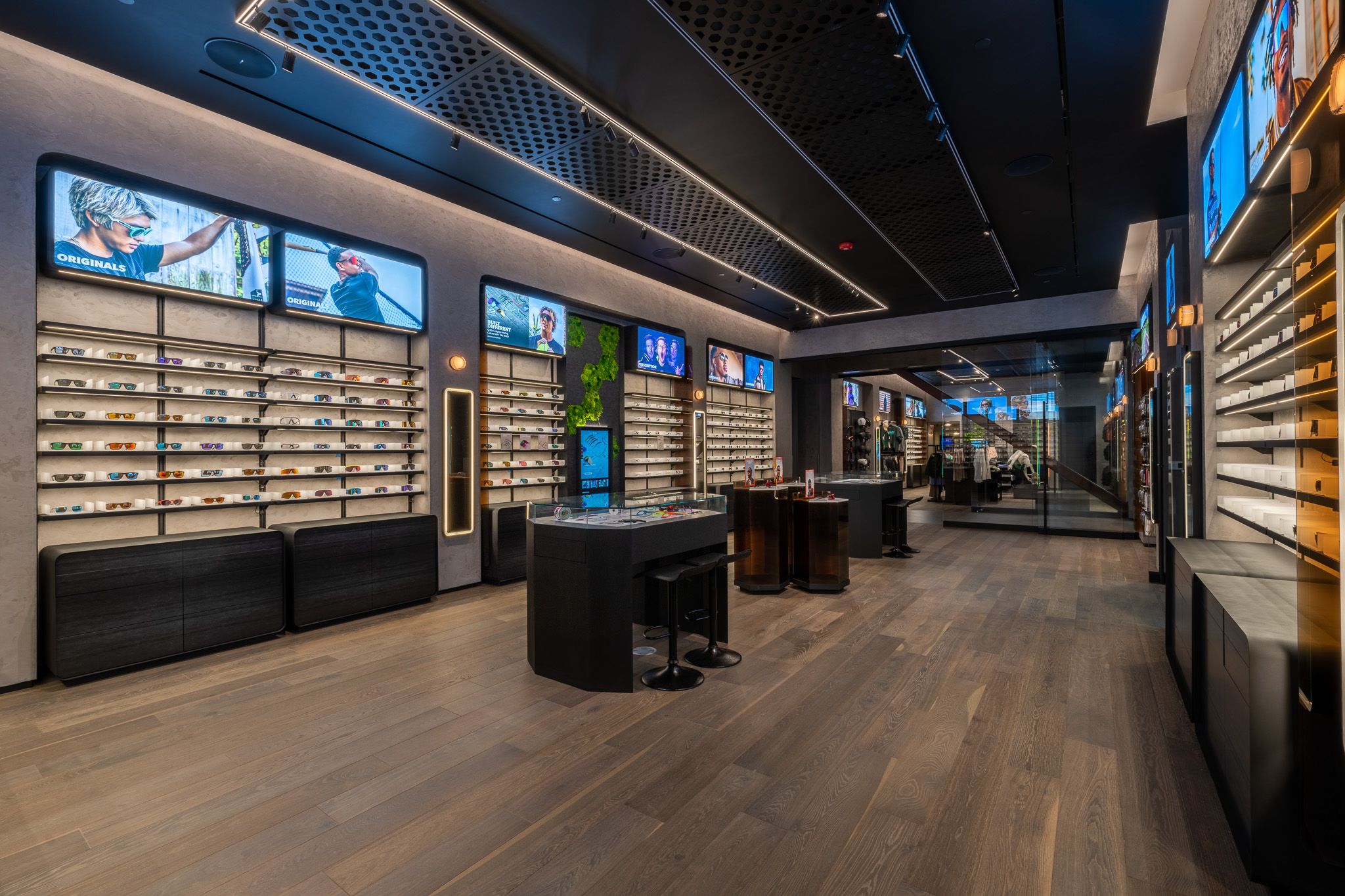 Oakley's Brillen Kollektion ausgestellt im Flagship-Store in Kalifornien.